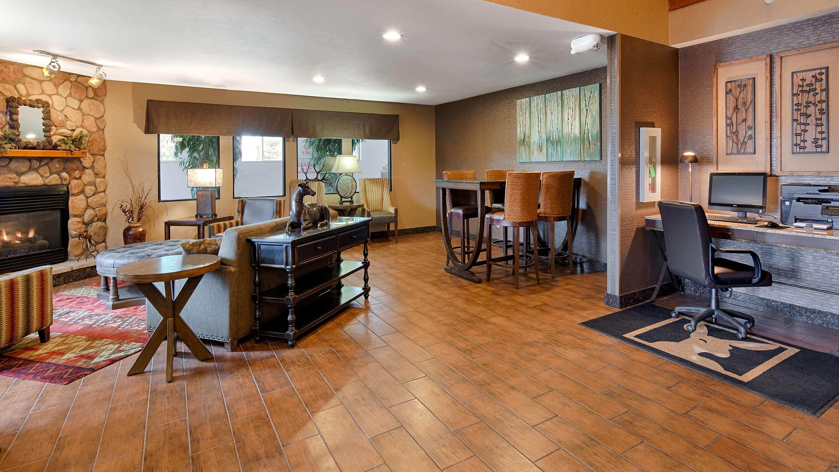 Best Western Plus Deer Park Hotel And Suites Крейг Екстериор снимка