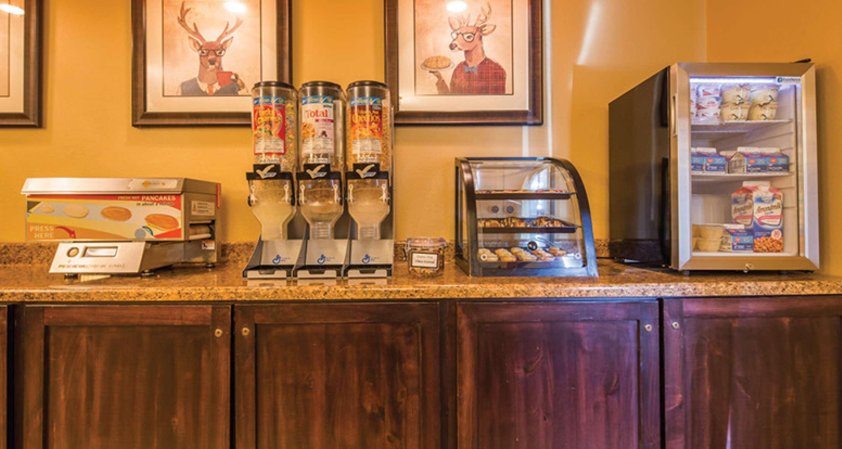 Best Western Plus Deer Park Hotel And Suites Крейг Екстериор снимка