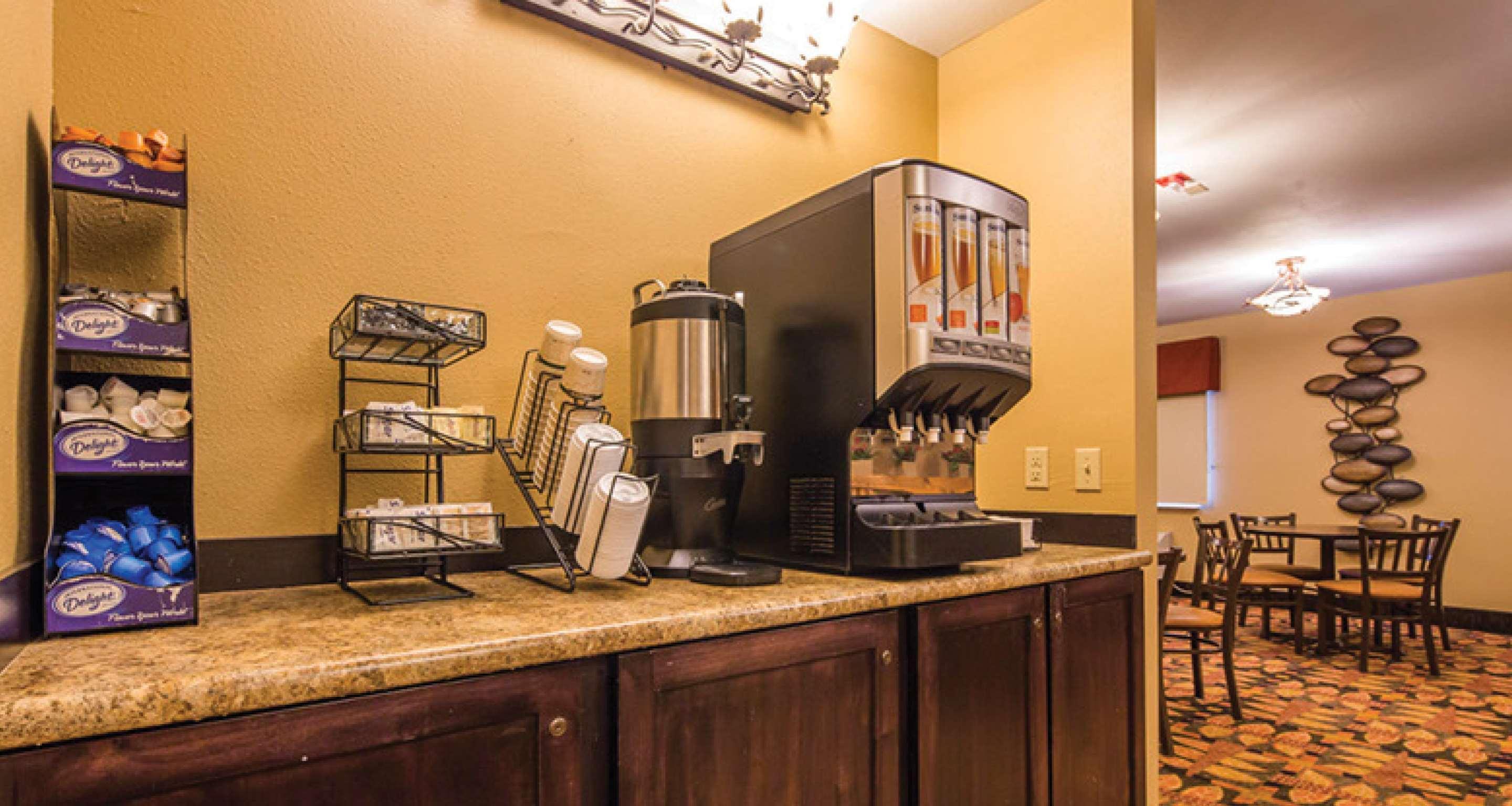 Best Western Plus Deer Park Hotel And Suites Крейг Екстериор снимка